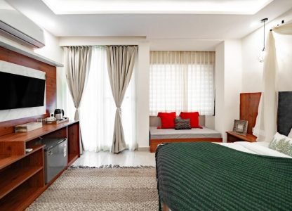 Our Favorite Local Experiences Around the Hotel (That Guests Love!)